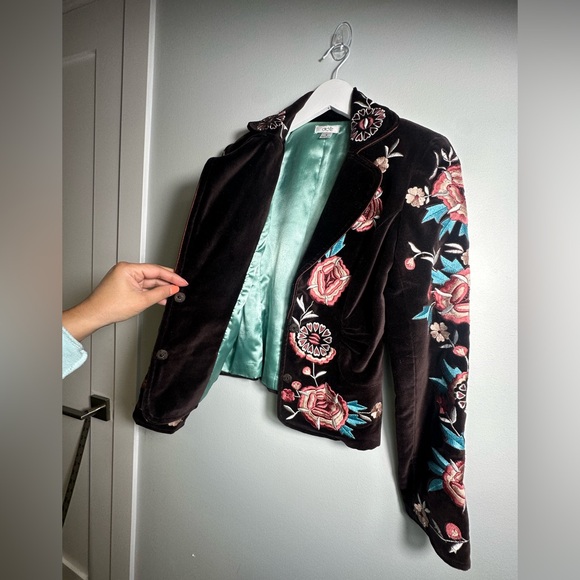 Caché Boho Embroidered Brown Crushed Velvet & Floral Snap Closure Blazer Size 4 - Picture 11 of 17